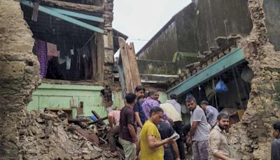 Woman, her 2 granddaughters killed as 3-storey building collapses in Gujarat; 5 rescued