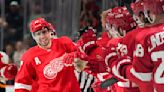 Perron's 3rd-period hat trick lifts Red Wings past Penguins
