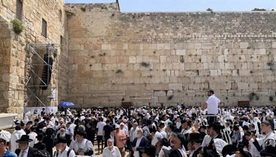 Thousands of Jewish worshippers attend priestly blessing ceremony at Jerusalem’s Western Wall