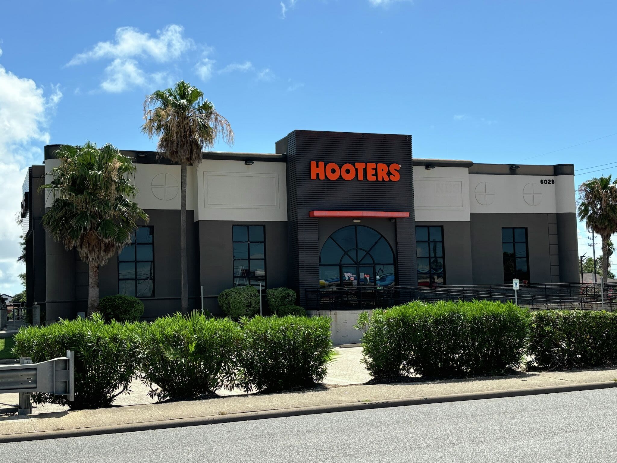 Galveston Hooters among 8 in Texas to abruptly shut down