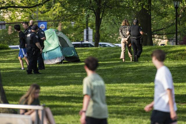 Pro-Palestine protest near Pitt campus continues