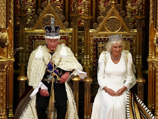 Carlos III preside la apertura del Parlamento británico entre trompetas y tradiciones