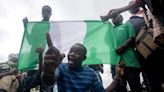 Miles de jóvenes nigerianos protestan contra el alto coste de la vida