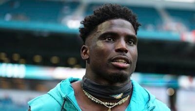 Miami-Dade police officer placed on administrative duty after Dolphins star Tyreek Hill detained before game