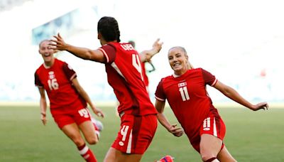 Olympics-Soccer-Canada edge New Zealand 2-1 amid Olympic spying scandal