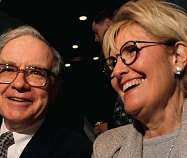 Warren Buffett says the key to a long marriage is 'low expectations' — how he applies that to his portfolio
