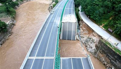 陝西公路橋梁倒塌 啟用不足6年輿論怒批豆腐渣工程