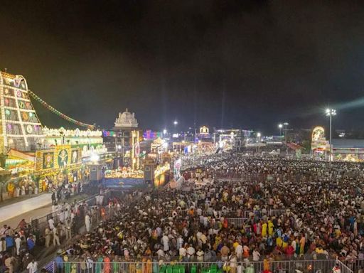 Tirupati: Over 3 lakh devotees witness Garuda seva procession from jam-packed galleries at Tirumala - Times of India