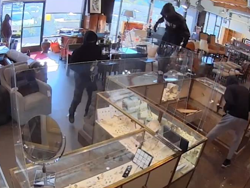 ‘Brazen’ robbery at San Rafael consignment store caught on camera, suspects at large