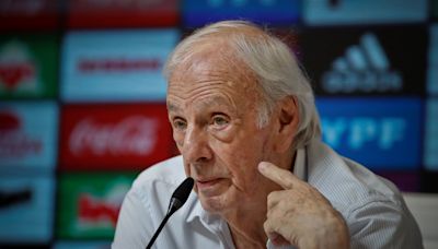 Un jugador de la Selección de México,por poco infarta al legendario César Luis Menotti - La Opinión