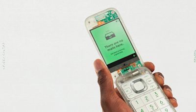 Heineken 與 Bodega 聯乘的「The Boring Phone」是 Nokia 2660 Filp 的變奏版本