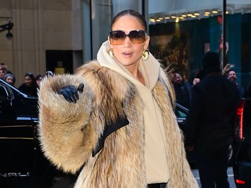 ¡Video viral! JLo acusada de grosera por un gesto hacia una asistente