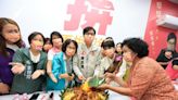 「敲冠」薑黃飯祈福！婦女、新住民後援會 女力相挺陳其邁再拚四年