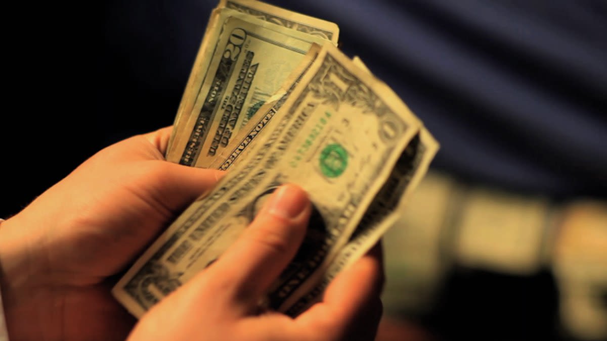 Chicago's minimum wage to increase Monday. Here's a breakdown of the changes