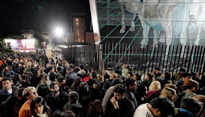 Con entrada gratuita hasta la medianoche, estalló de público la Feria del Libro