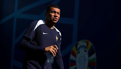 Kylian Mbappé califica de "catastrófica" la primera vuelta de las elecciones en Francia tras el giro del país hacia la extrema derecha