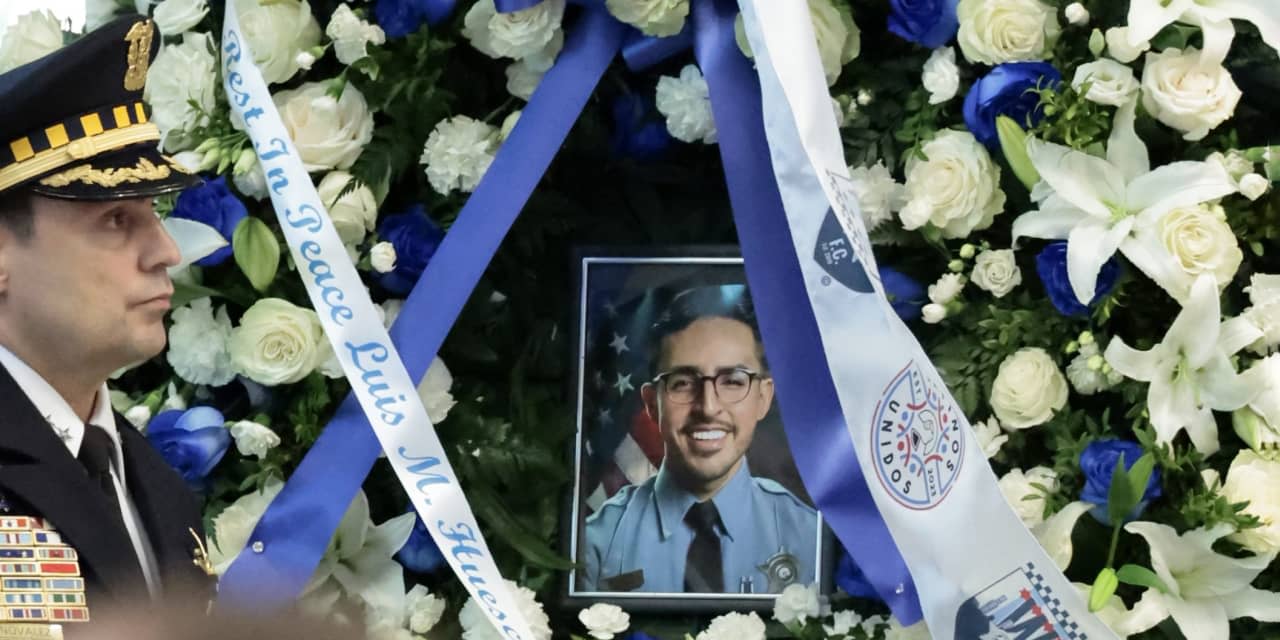 Opinion | A Fitting Tribute to a Murdered Policeman