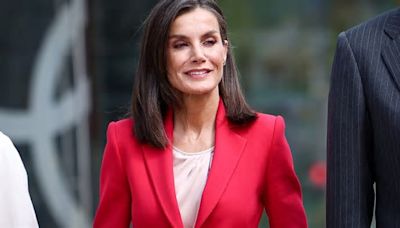 Letizia Ortiz dicta cuál es el delicado par de zapatos ideal para combinar con un traje sastre