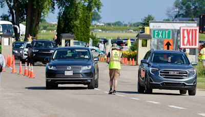 Plane crash south of EAA AirVenture Oshkosh kills 2 on first day of event