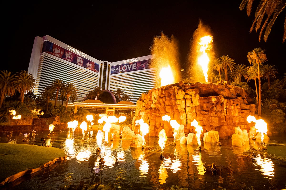 Las Vegas Strip volcano’s last blasts are a must-see as Mirage’s closing approaches