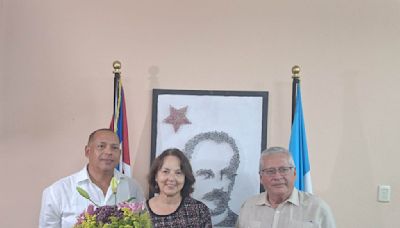 Otorgan en Guatemala distinción a presidenta de Asociación José Martí (+Foto) - Noticias Prensa Latina