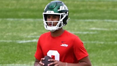 Jets rookie QB Jordan Travis plans to absorb knowledge from Aaron Rodgers and Tyrod Taylor