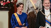 La Reina Letizia y Máxima de Holanda deslumbran con diamantes de casi 40 quilates y perlas en la cena de gala en Ámsterdam