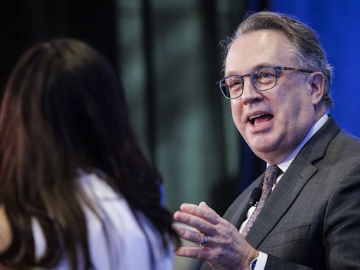 Fed’s Williams Says Economy Strong, Needs More Data for Rate Cut