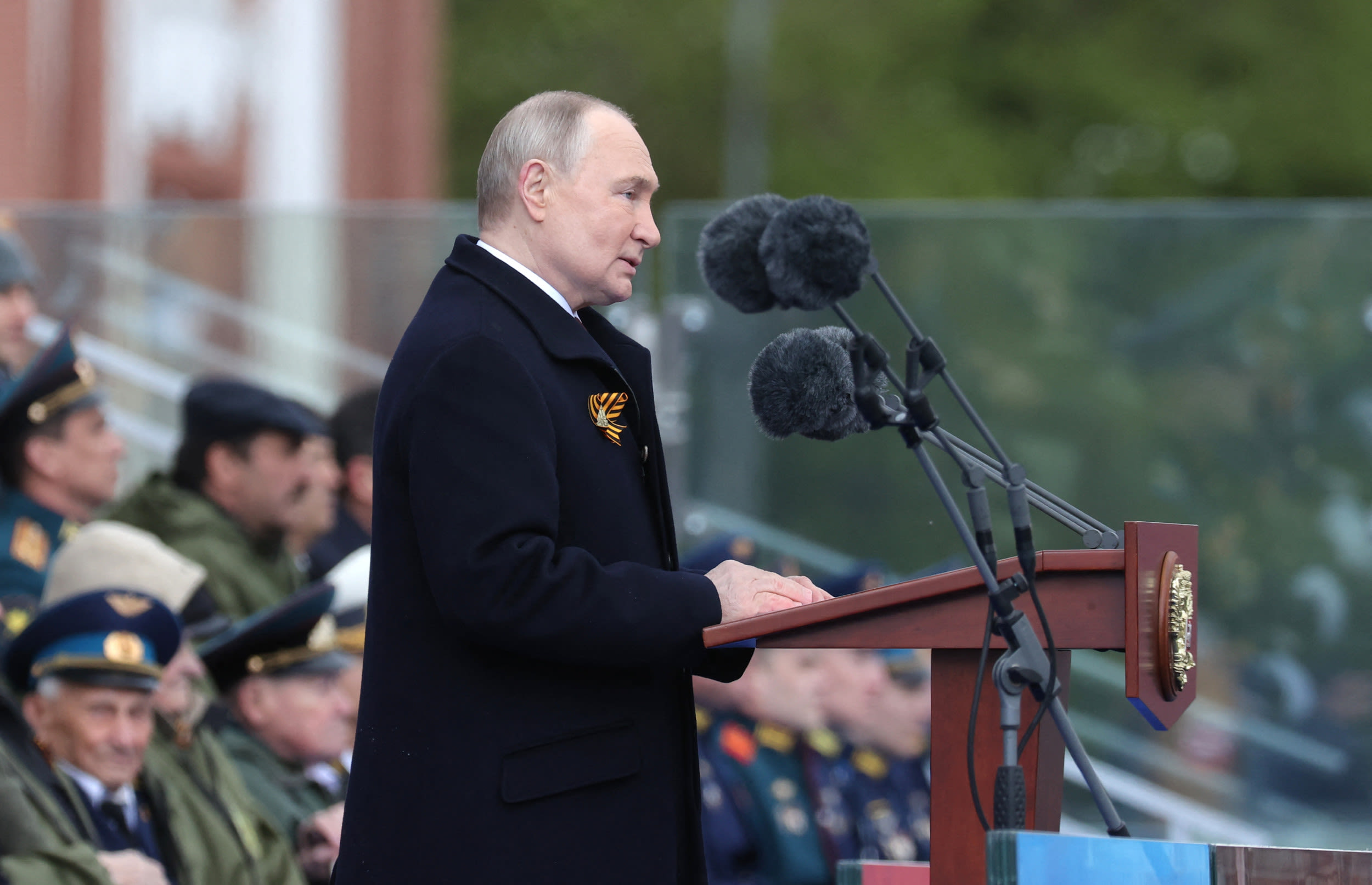 Putin reportedly wearing "bulletproof vest" on all outings