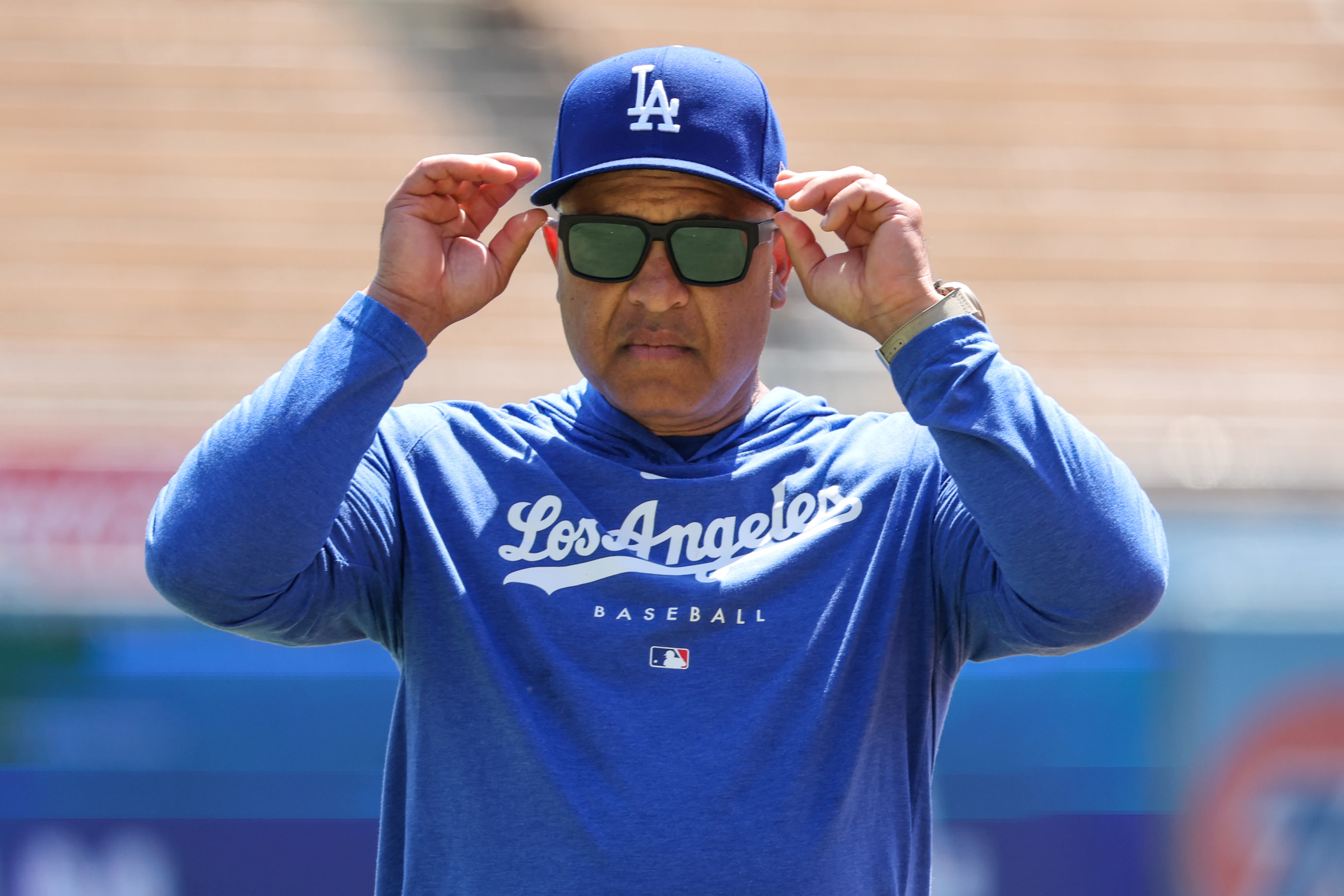 Dodgers are on track to make playoffs again. So why hasn't Dave Roberts been given a new contract?