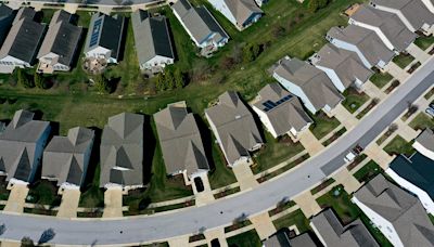 Mortgage demand roars back to life as rates drop to lowest level in a year