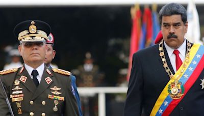 Entre protestas y presión internacional, las Fuerzas Armadas declaran su “absoluta lealtad” a Nicolás Maduro