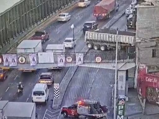 Un tráiler se estrella contra una casa en el Circuito Interior de Ciudad de México