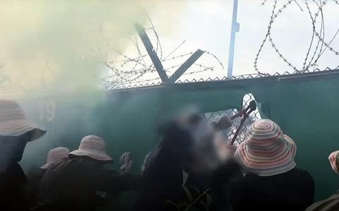 Anti-war protesters damage perimeter fence of US paratrooper base in Italy