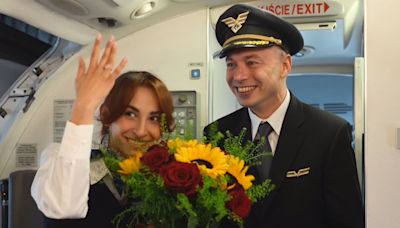 Pilot Proposes to Flight Attendant in Front of Passengers: ‘On Today’s Flight There Is a Very Special Person’