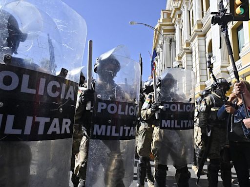 Presidente da Bolívia nomeia novo chefe militar, e soldados deixam praça à frente de sede do governo após tentativa de golpe fracassada