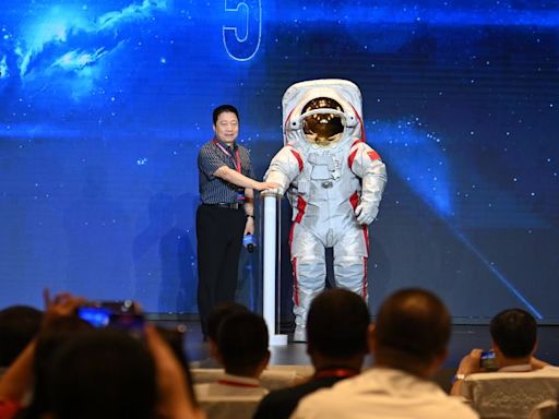 China’s astronauts are aiming to land on the moon by 2030. They now have a new spacesuit to do it