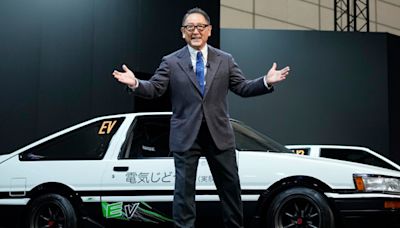 驚…TOYOTA老闆竟是賽車手！在陸賣這款車 68歲的他秀「高難度飄移」 - 財經