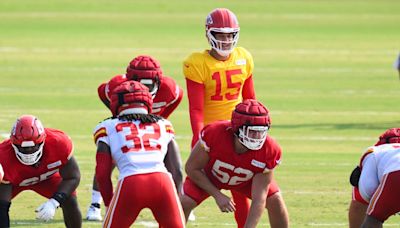 Chiefs Pro Bowler Creed Humphrey Works On Snapping Technique In Contract Year