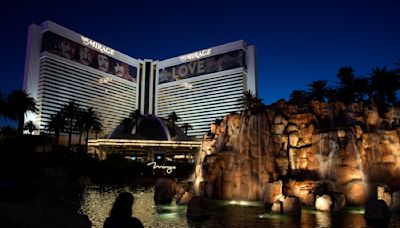 Las Vegas' Mirage Hotel & Casino pays out final jackpots before closure