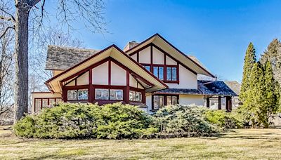 A Frank Lloyd Wright-Designed Home in Illinois Lists for the First Time Since 1976