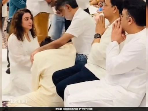 Watch: Sonu Nigam Cries On Krishan Kumar's Lap At His Daughter Tishaa's Prayer Meet