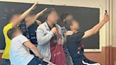 Investigan a un profesor de Roma por hacer saludos fascistas y simular actos sexuales en el aula