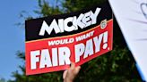 Trabajadores de Disneyland entrarían en huelga para exigir un aumento salarial