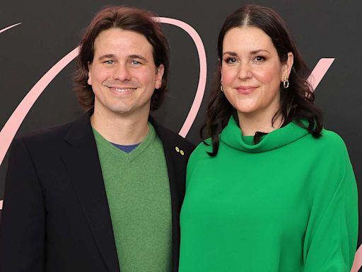 Melanie Lynskey Says She Didn't Know She'd Got Engaged to Husband Jason Ritter After 'Confusing' Proposal