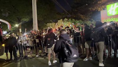 Vasco chega a Goiânia com festa da torcida na véspera de jogo contra o Atlético-GO