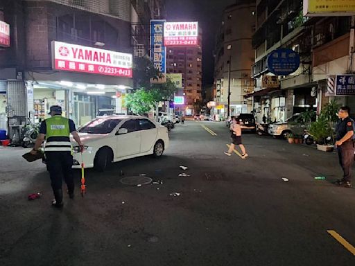 新／台中死亡車禍！轎車迴轉撞行人 69歲婦卡車底慘死