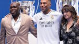 ¡El padre de Mbappé compró más de 100 camisetas con el dorsal de su hijo!