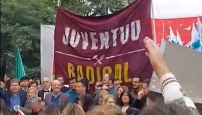 El mal momento que vivió Rodrigo De Loredo durante la marcha universitaria en Córdoba: gritos e insultos