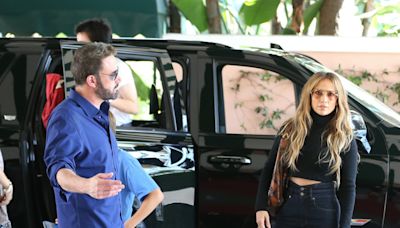 J.Lo and Ben Affleck Still Divorcing Despite "Kissing" at Brunch This Weekend